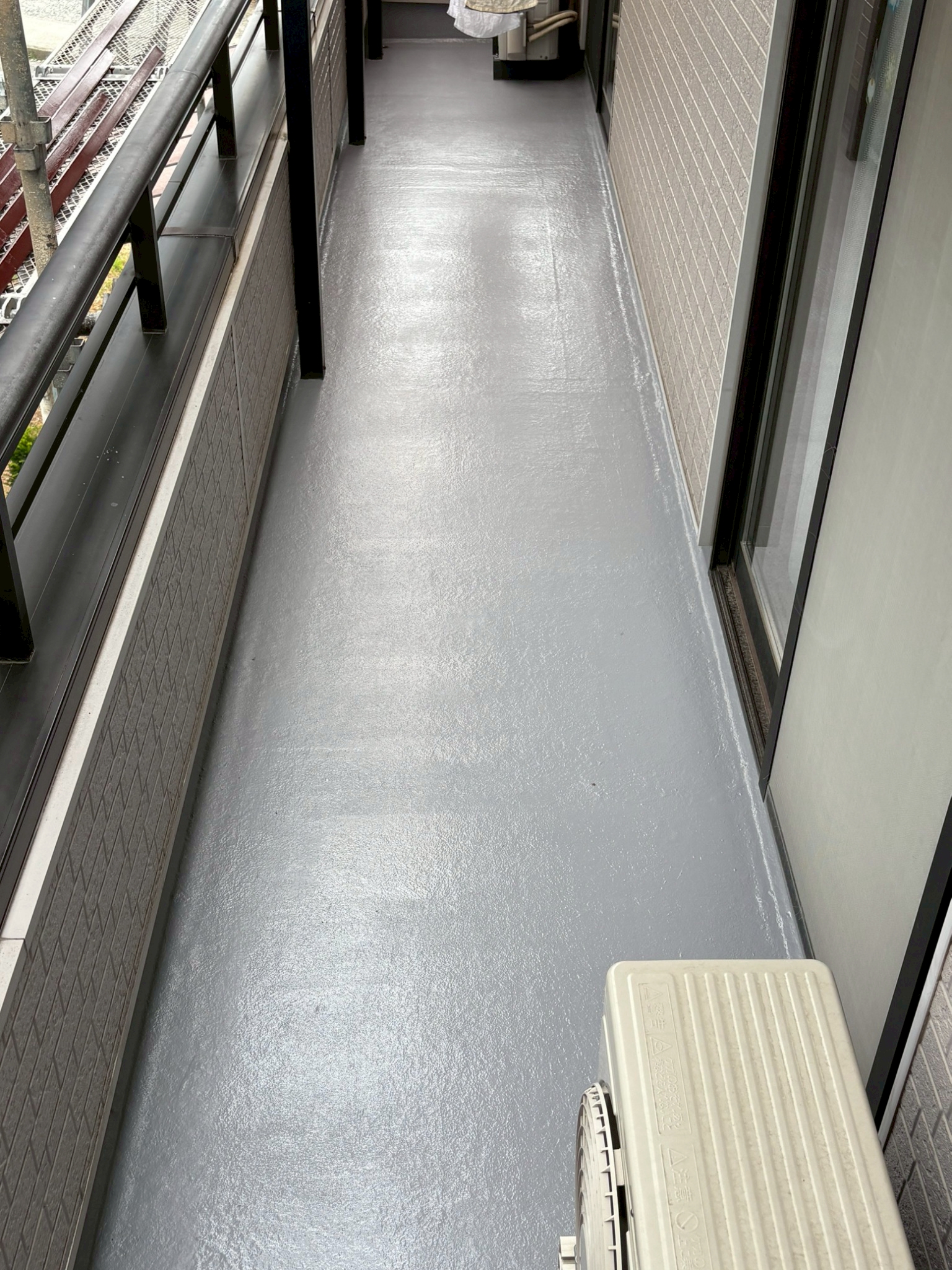 長野市にて雨漏り修理〈バルコニー防水工事・柱からの雨漏り〉の施工後写真