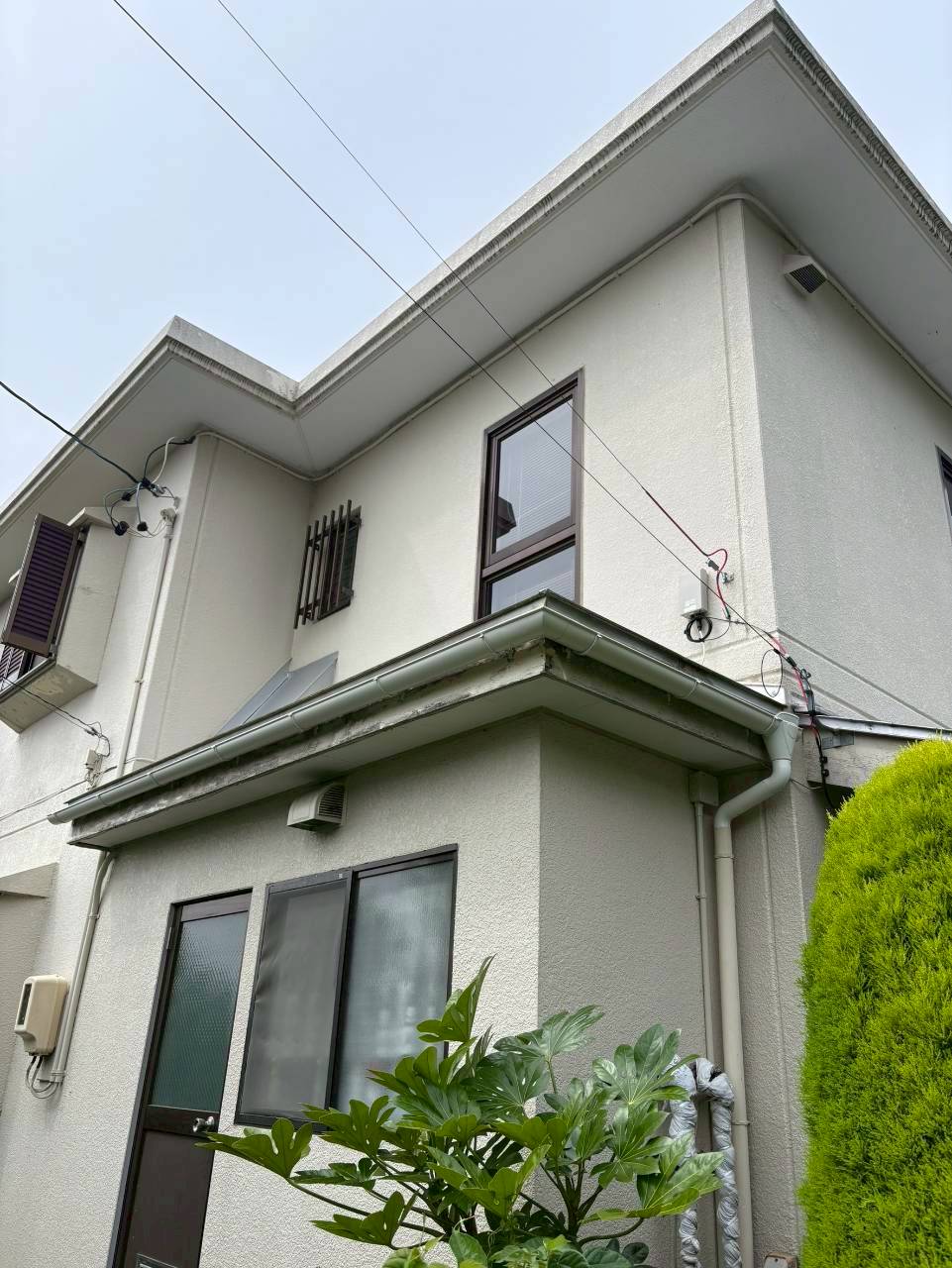 長野市にて雨漏れ修理・雨樋修理〈腐食した雨樋を交換し、雨水トラブルを解消〉の施工後写真