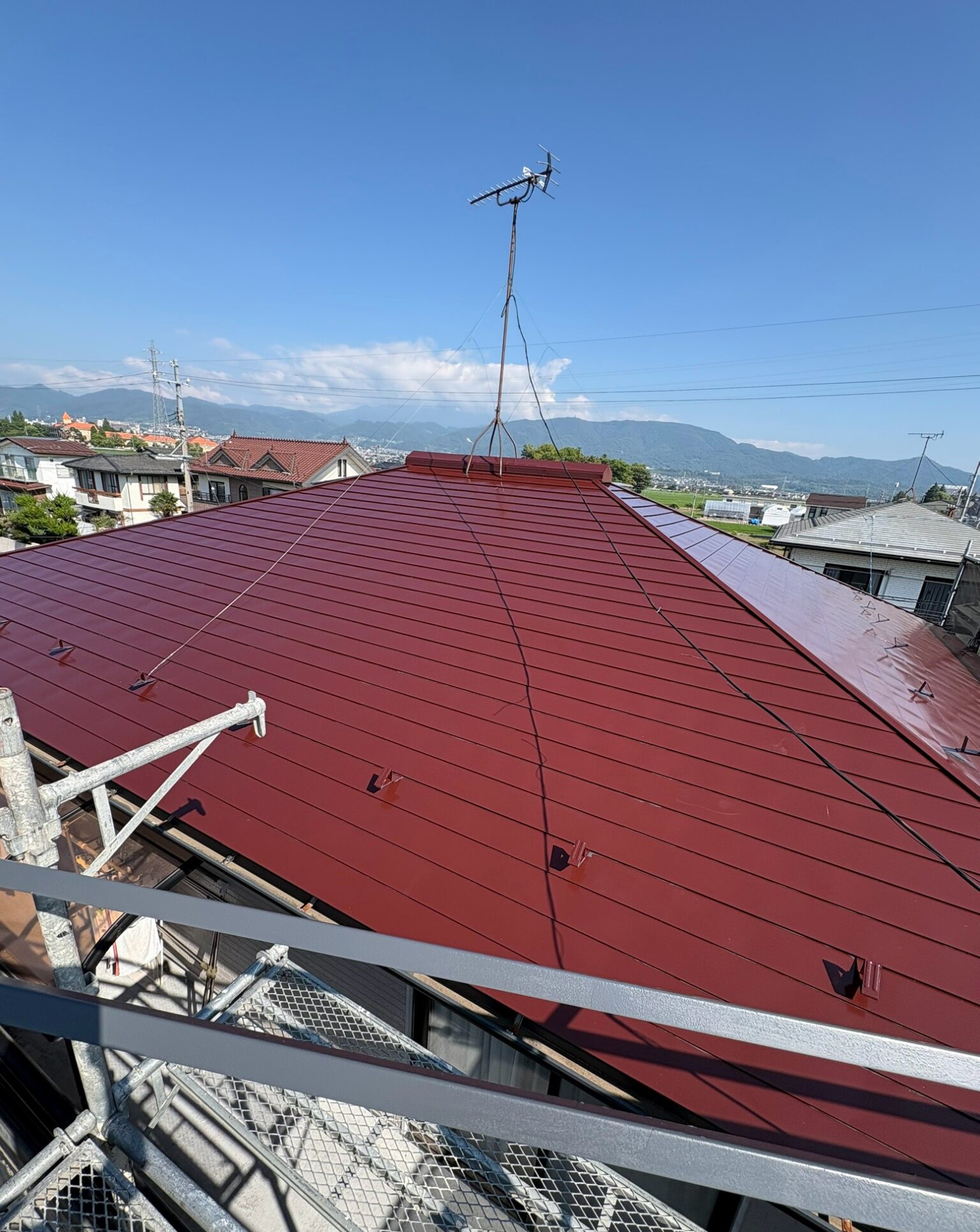 長野市にてアパート屋根塗装メンテナンス〈高耐久フッ素塗料〉の施工後写真